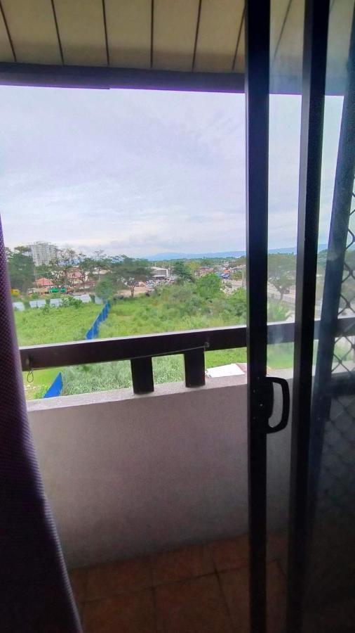 Ri'S One Oasis W Free Pool Back Of Sm City Mall Davao Exterior foto