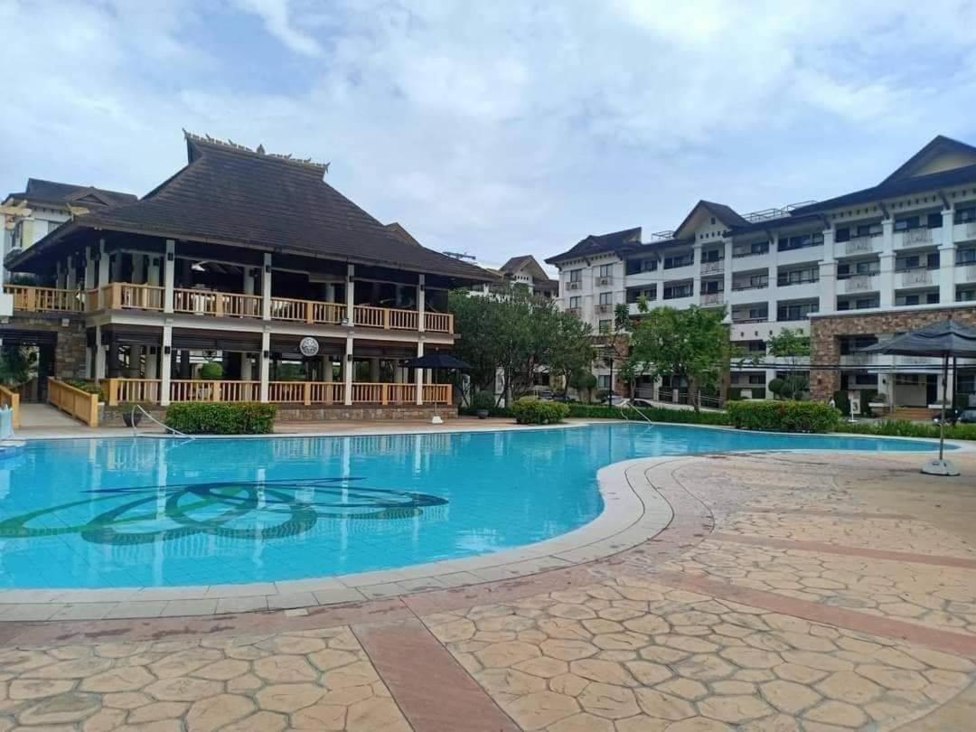 Ri'S One Oasis W Free Pool Back Of Sm City Mall Davao Habitación foto